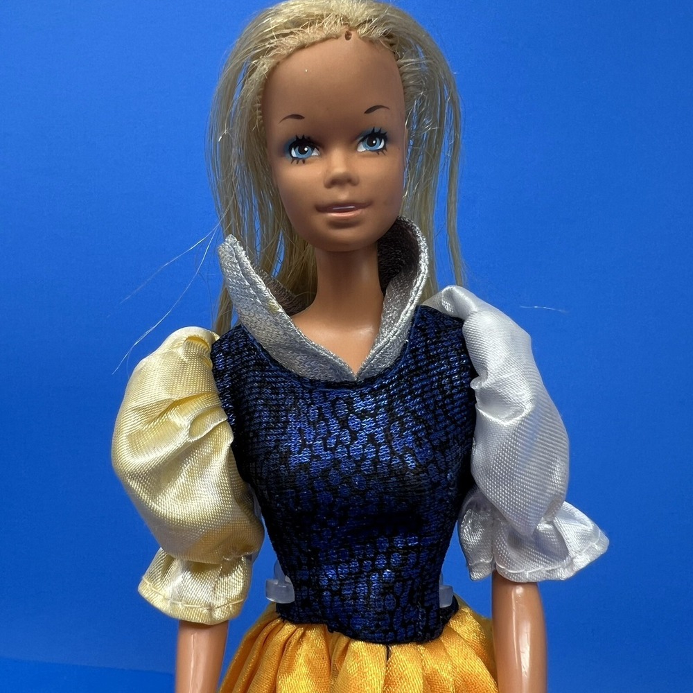 Vintage Barbie Doll Mattel 1966 Sunset Malibu w/ Gown in Blond Hair & Blue Eyes.